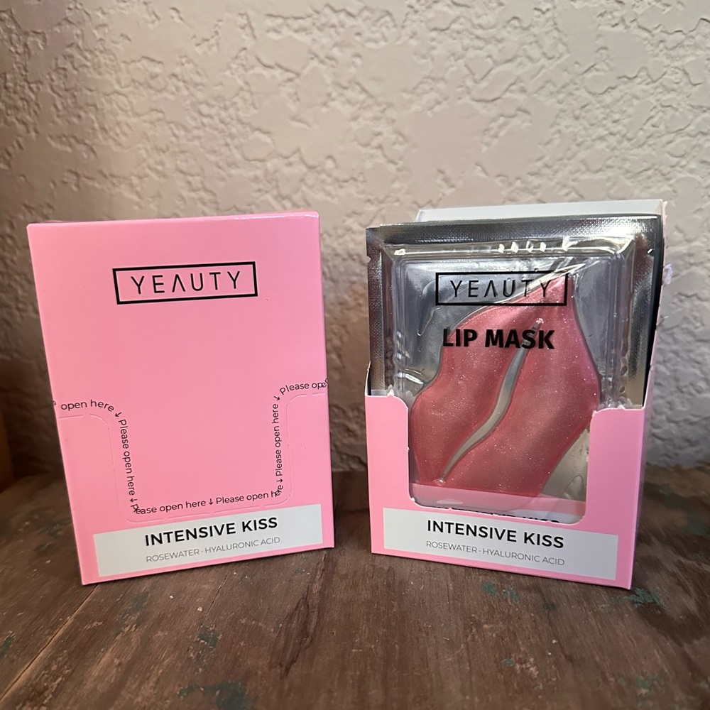 25 pack Intensive Kiss Lip Masks by YEAUTY